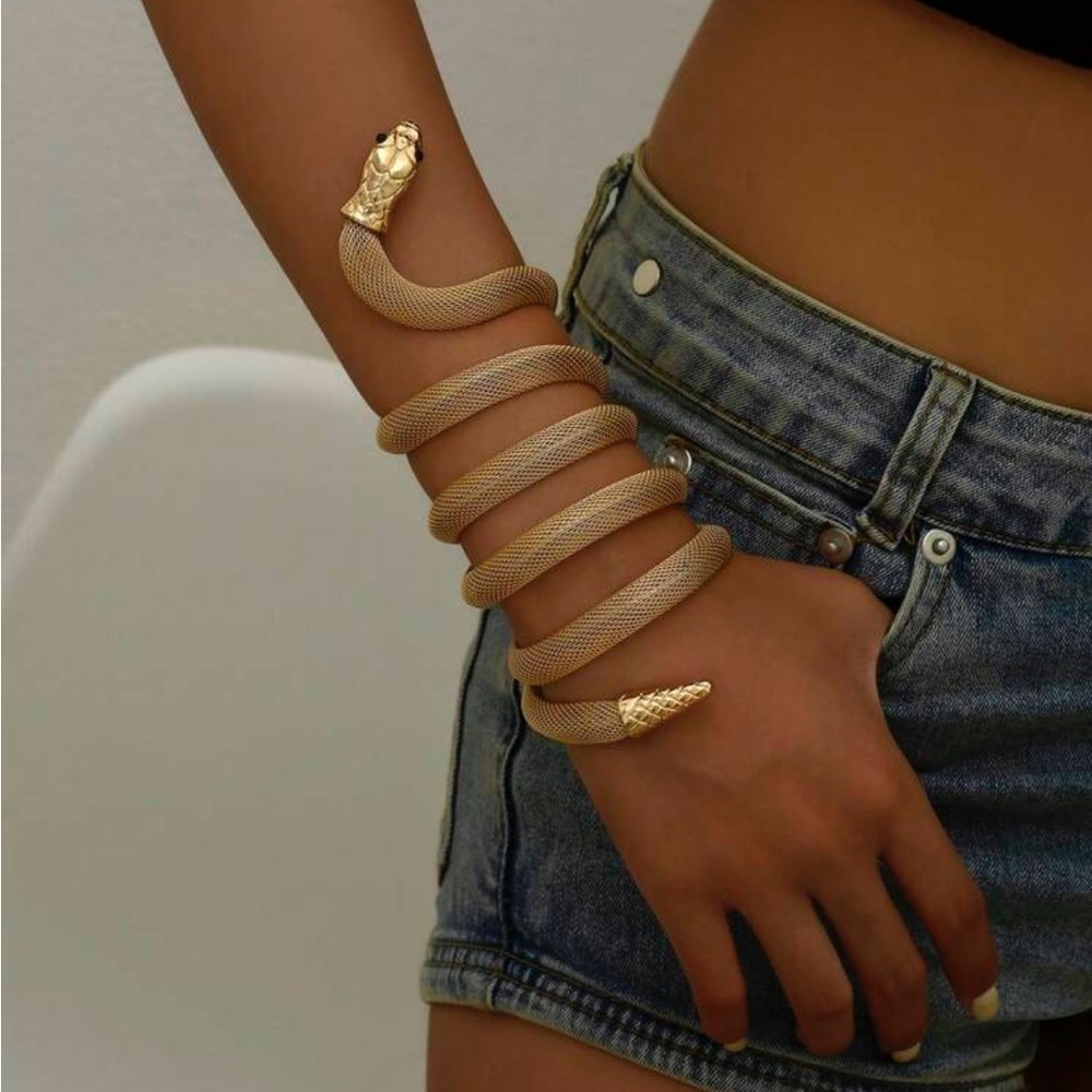 1pc Metallic Snake Wrap Around Connected Finger Bracelet